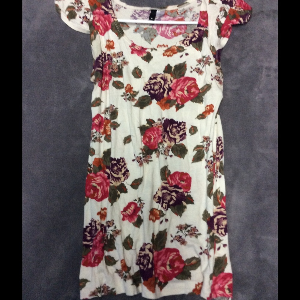Floral top - Picture 2 of 3