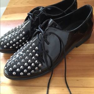 Punk fashion studded Oxford shoes 👞