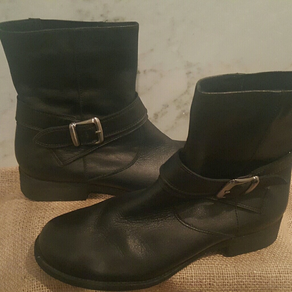 Gianni Bini booties