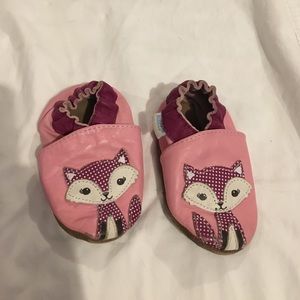 Robeez soft leather shoes. Pink and purple fox.