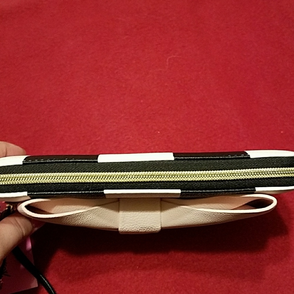 NWT Betsey Johnson large wallet - Picture 4 of 6