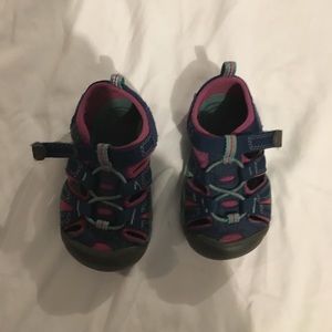 Keen Seacamp II toddler sandals.  Navy/berry.