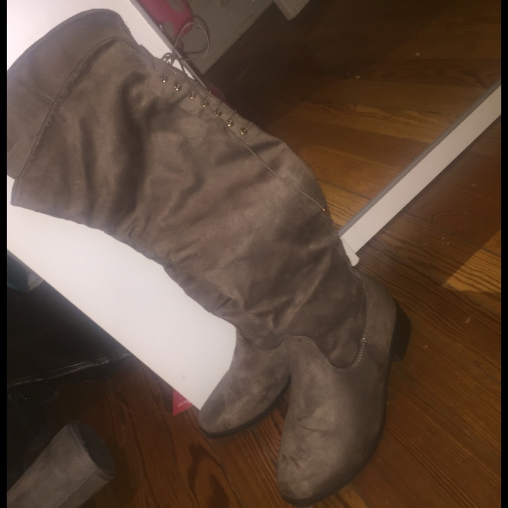 Knee high taupe Suede boots