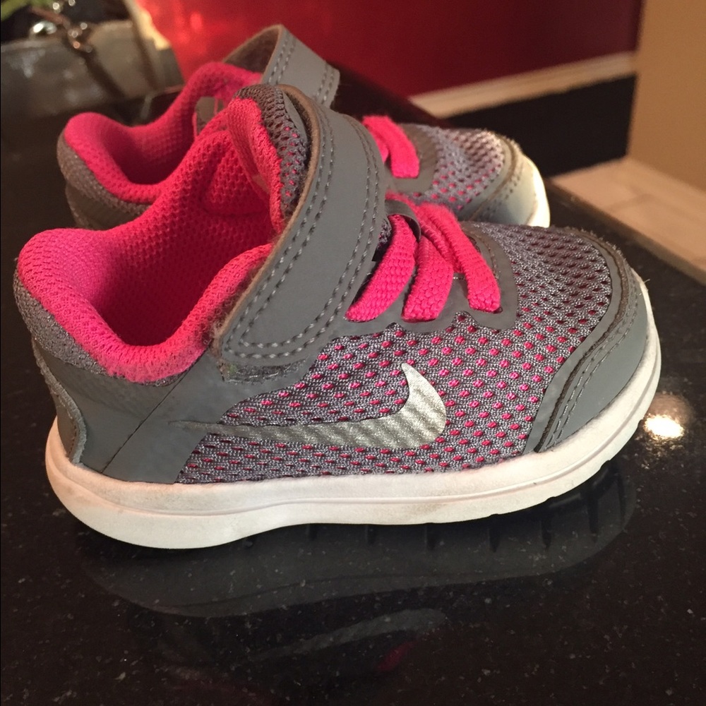 Nike toddler size 3 tennis shoe