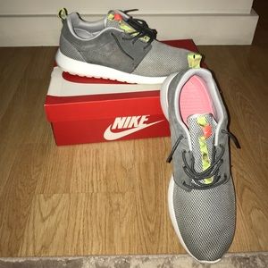 Nike Dusty Grey Rosherun - Size 12