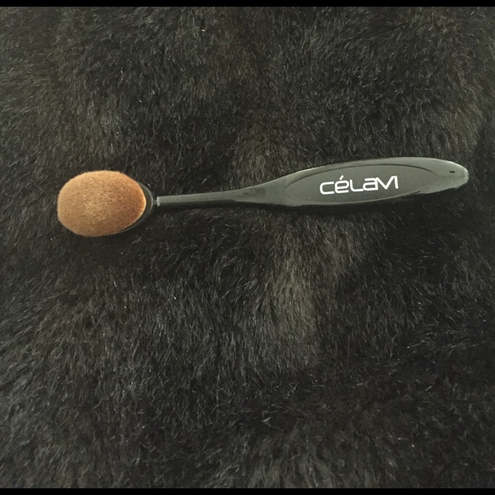 Make An OFFER!! Amazing! Oval Fave Brush - Picture 1 of 4