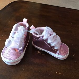 Baby shoes (each pair $5)
