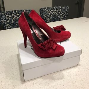 Steve Madden Size 9.5 Red Suede Heels 🔥