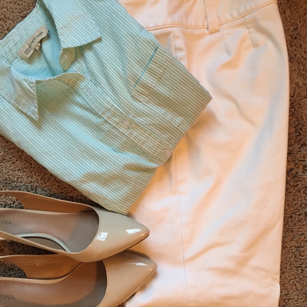 🚫SOLD🚫Mint pinstripe button up shirt