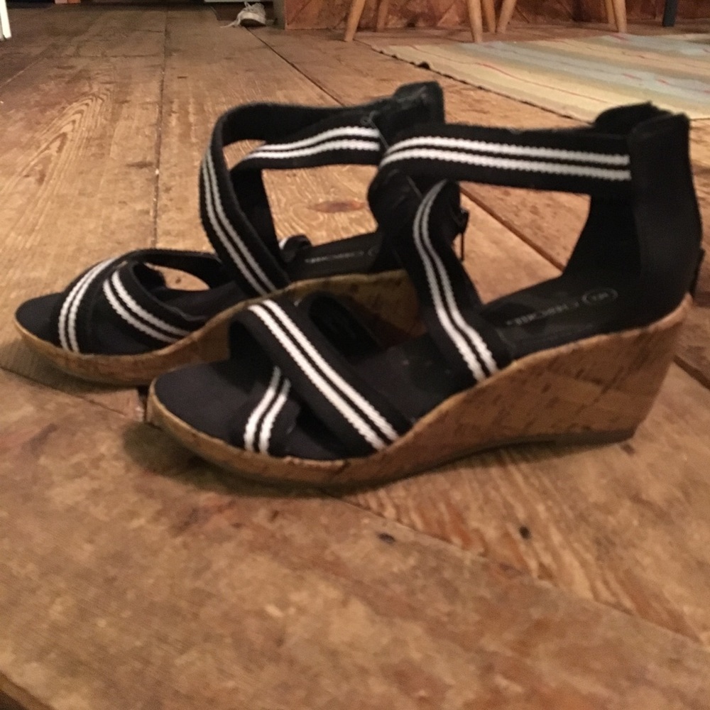 Wedges with black and white straps.