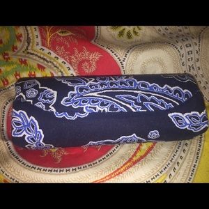 Adorable Vera Bradley sunglass case. New!!!