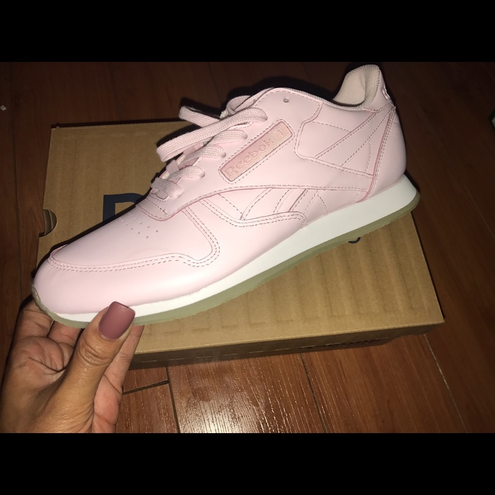 ⭕️SOLD⭕️ Reebok Classics - Picture 2 of 4