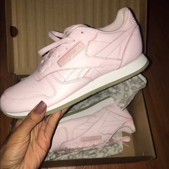 ⭕️SOLD⭕️ Reebok Classics - Picture 3 of 4