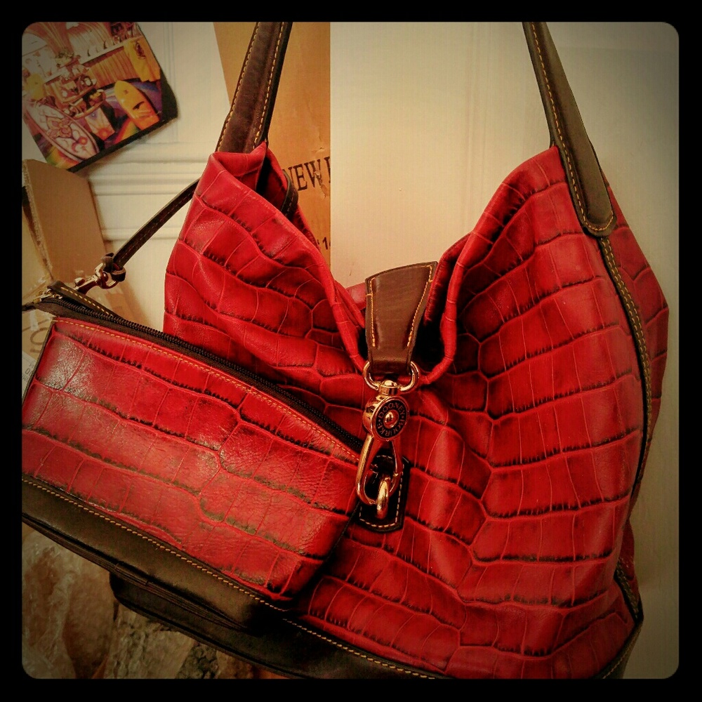 Handbag with cosmetic case