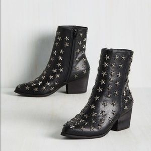 black star boots