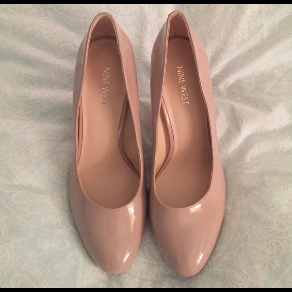 Nine West 'Gramercy' nude almond toe pumps