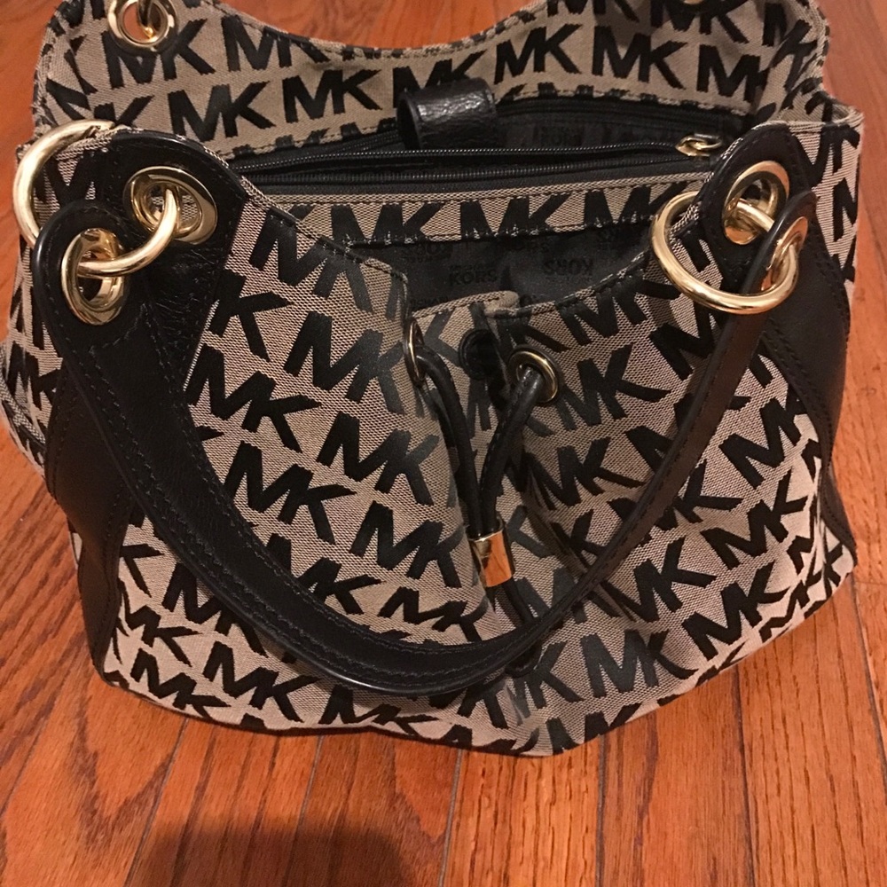 REDUCED!!!!  Michael Kors handbag like New