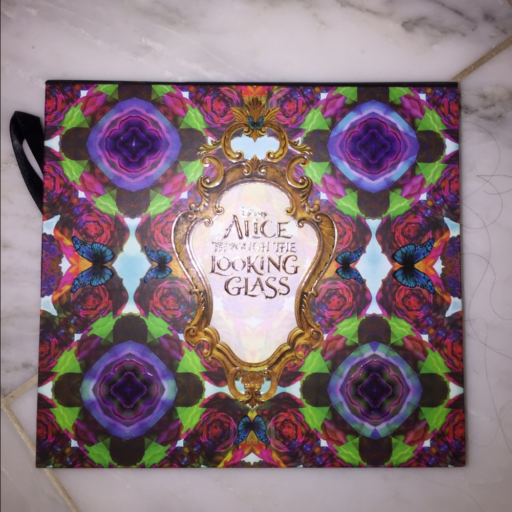 UrbanDecay Alice Through the Looking Glass Palette