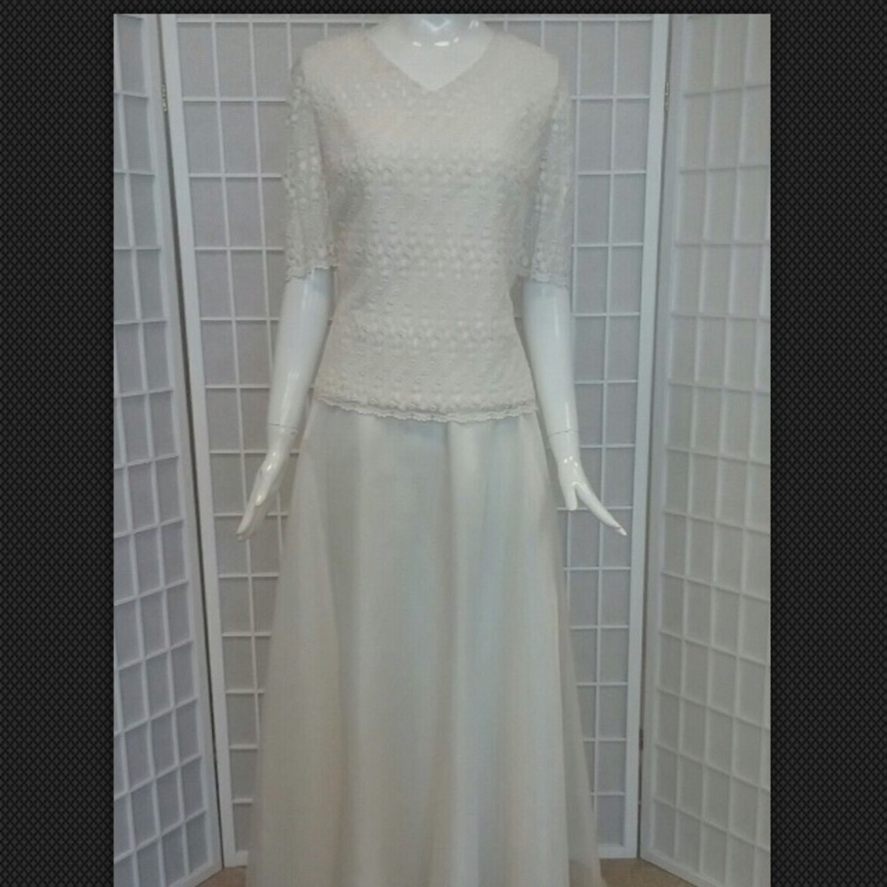 Nu Mode woman wedding dress Marfil Sz 9 Two pieces