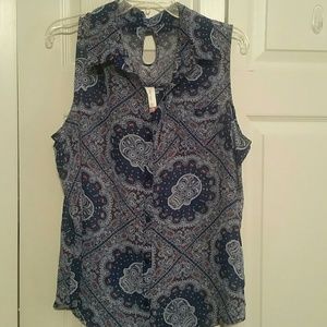 Ladies sleeveless button down