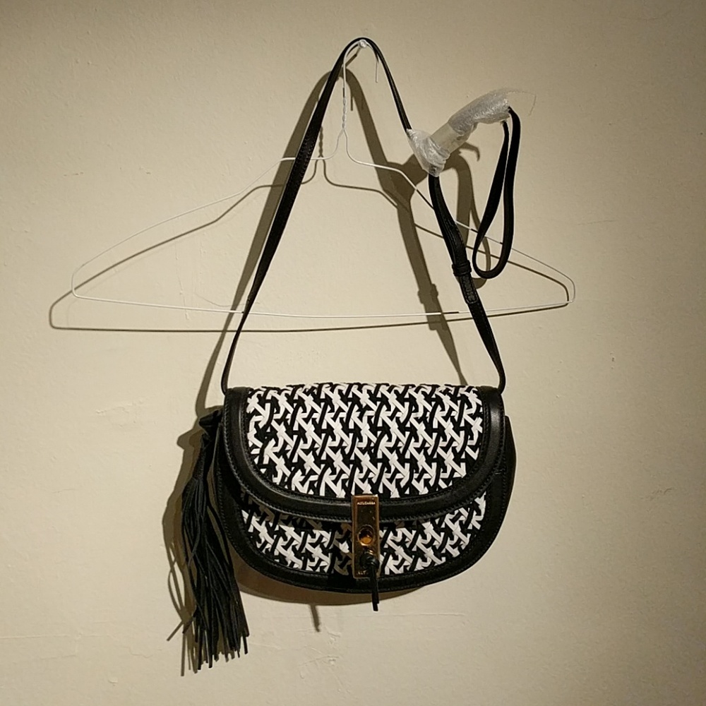 Ghianda crossbody bag black and white weave