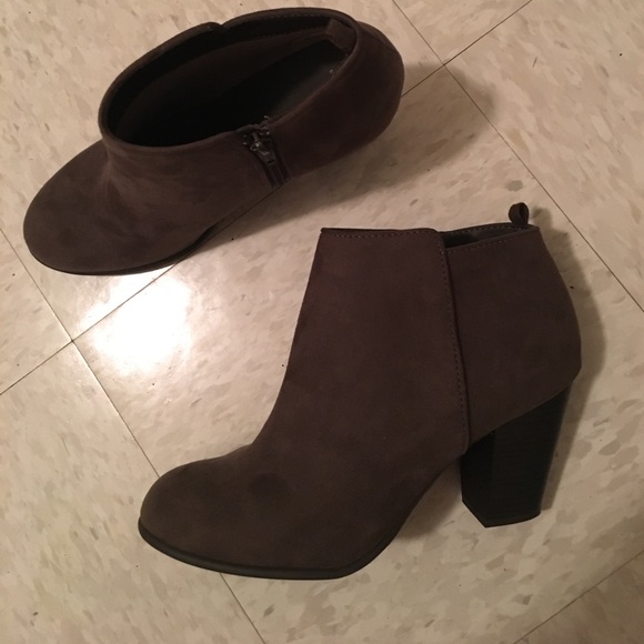 GAP Shoes - Booties