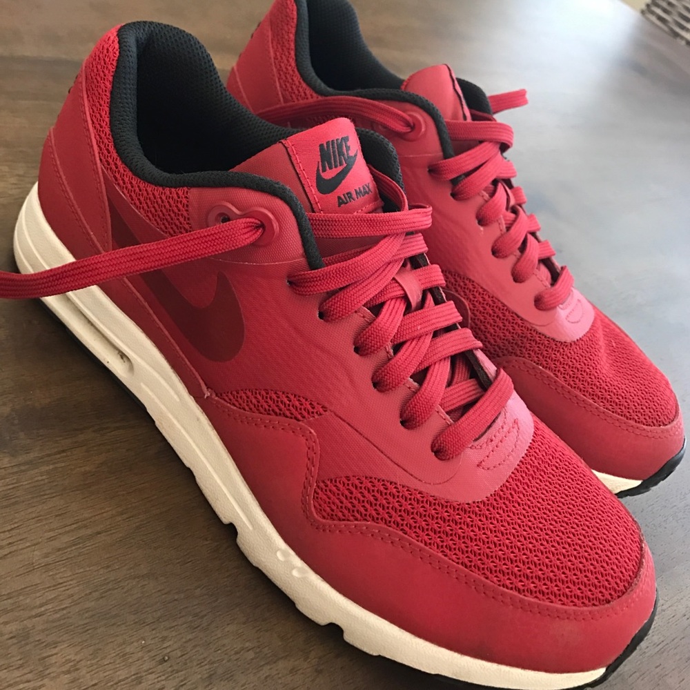 Nike Air Max size 8 Thea