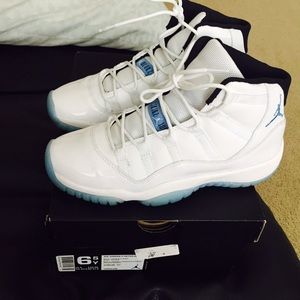 Grade school Jordan 11 legend blue