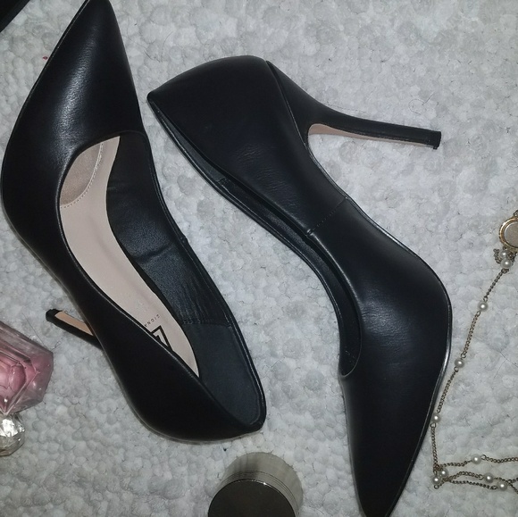 Black heels - Picture 2 of 2