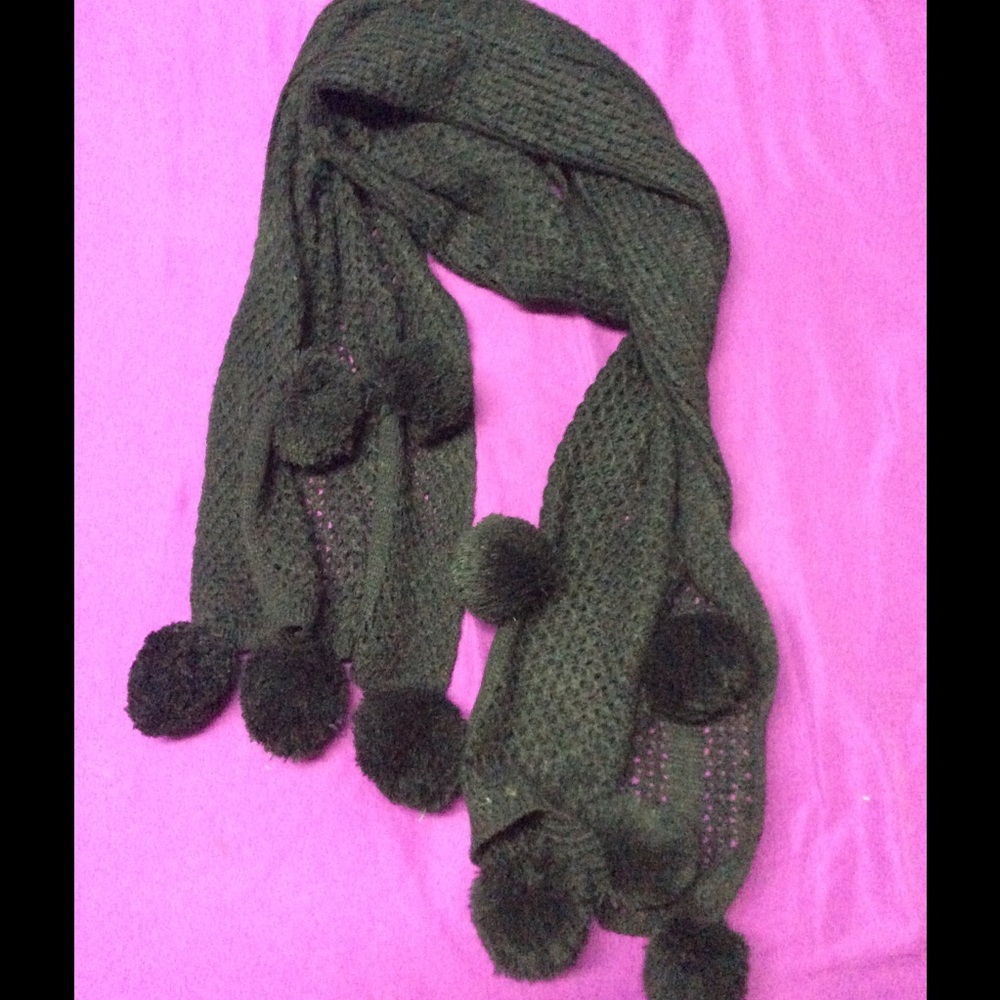 Pom Pom scarf