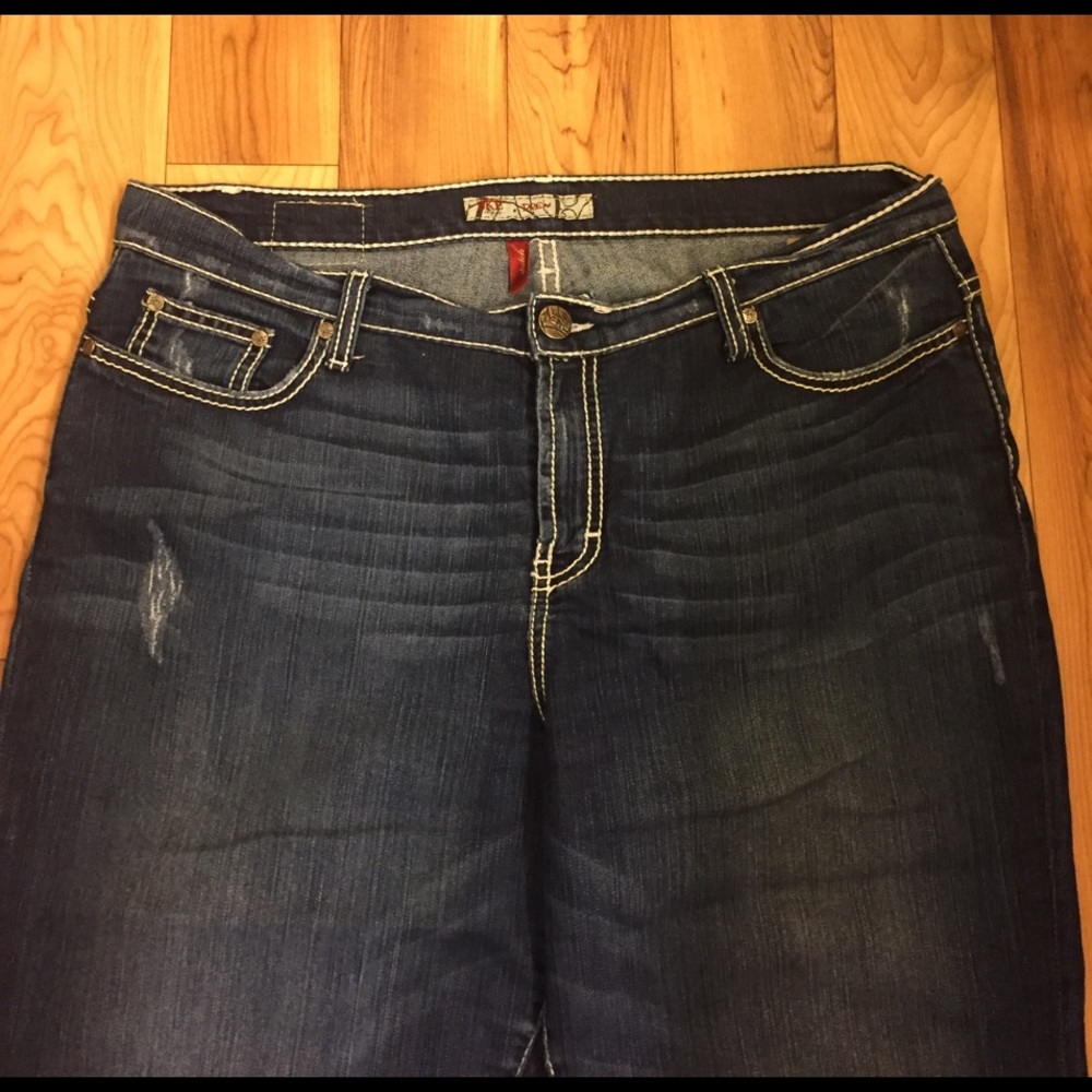 Capris - Picture 2 of 4