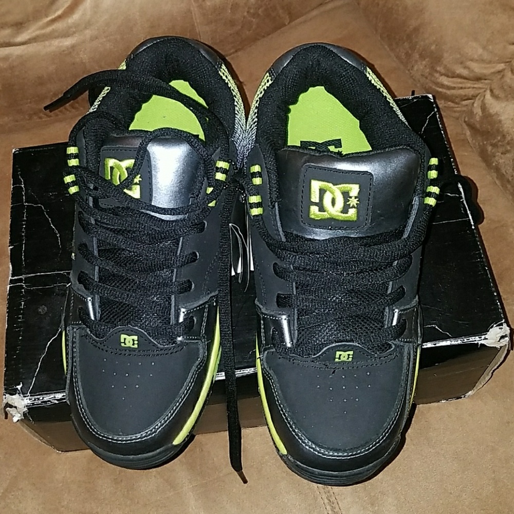 Brand new with tags DC Versatile XE sneakers
