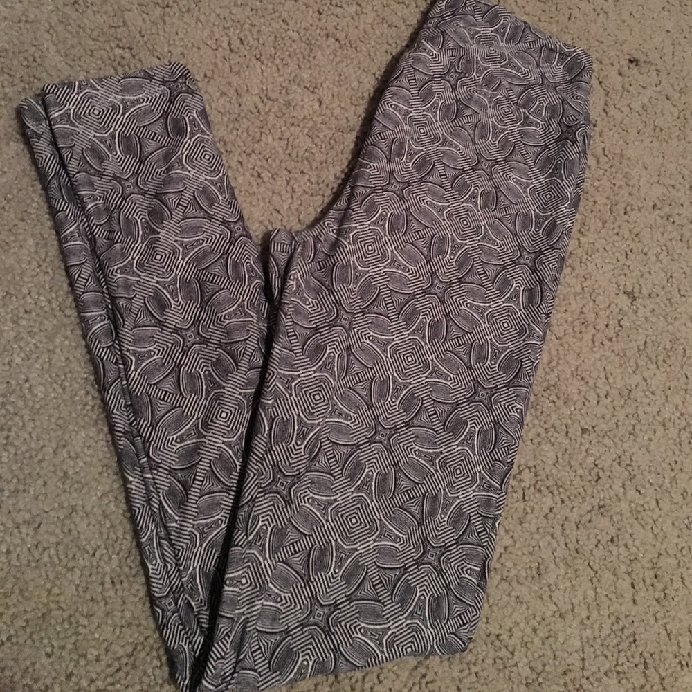 Black and White Patterned Lularoe Leggings