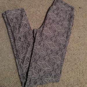 Black and White Patterned Lularoe Leggings