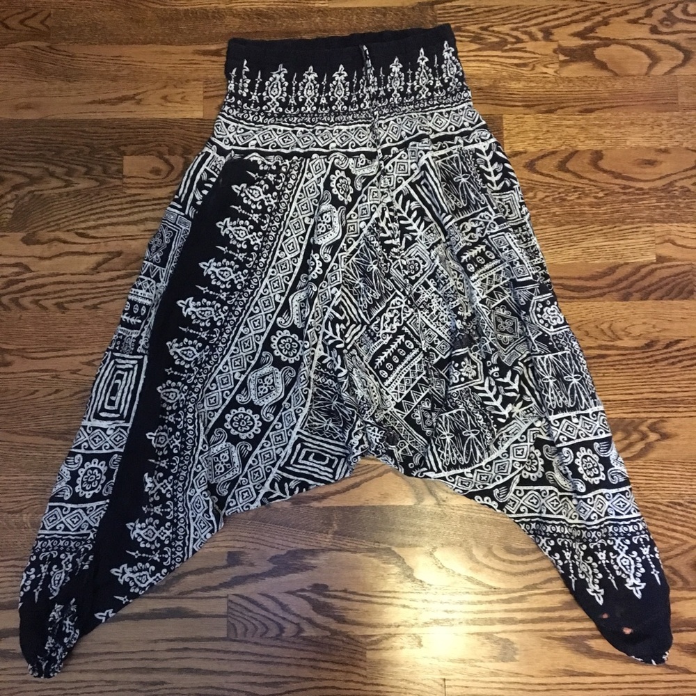 ~ black and white harem pants ~