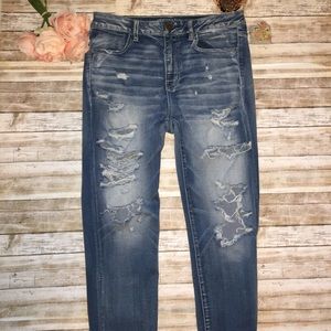 American Eagle distressed denim👖