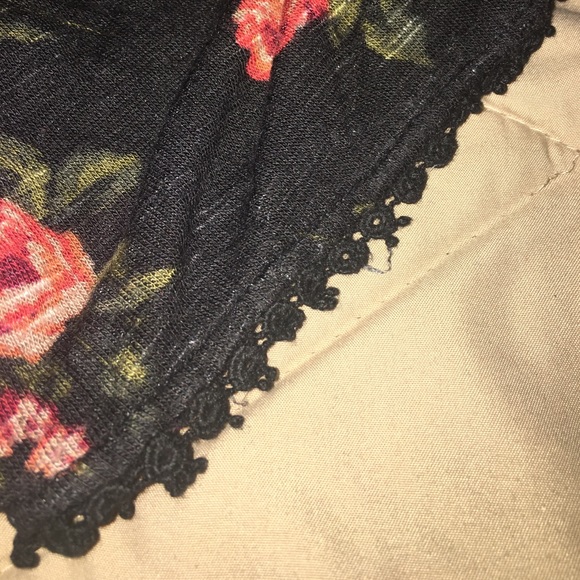 Rose Pattern Crop Top - Picture 4 of 4