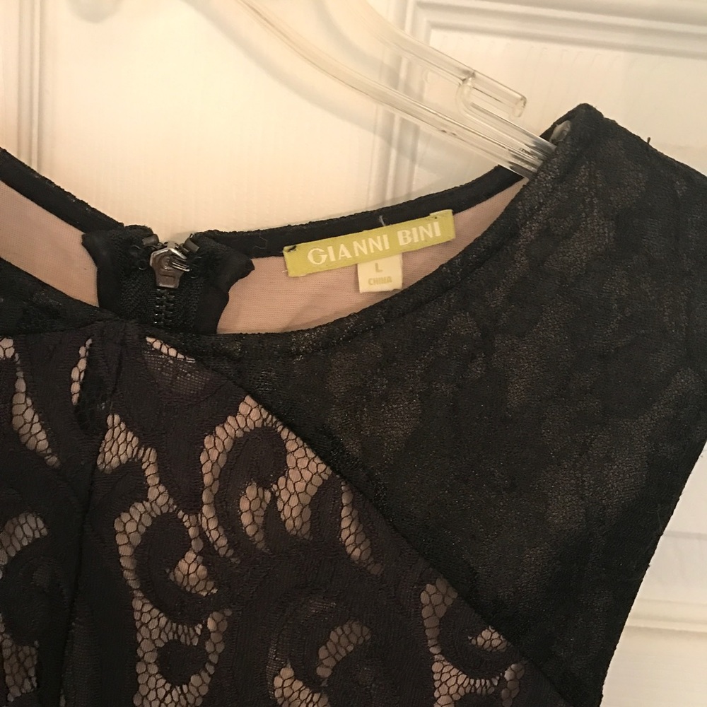 Gianni Bini nude & black lace LBD - Picture 3 of 7
