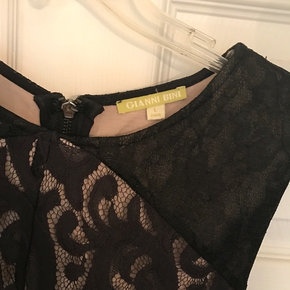 Gianni Bini nude & black lace LBD - Picture 3 of 7