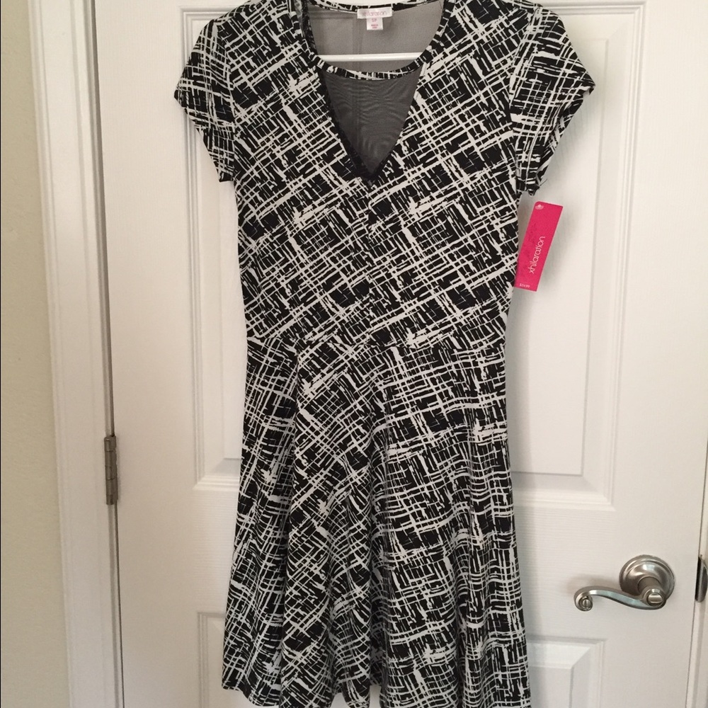 Xhilaration dress black and white size small