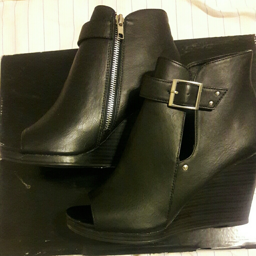 Sale! $55 Torrid Peeptoe Bootie 8W
