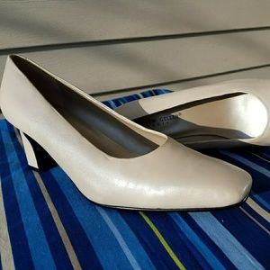 Andrew Geller "Maestro" Pumps