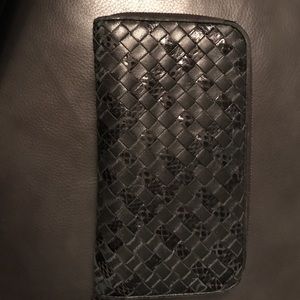 Bottega Veneta zip around black wallet