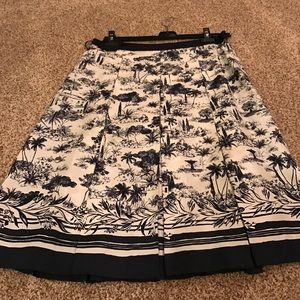 Gorgeous navy & cream silk skirt.