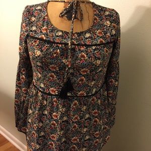 Knox Rose Key Hole Peasant Top