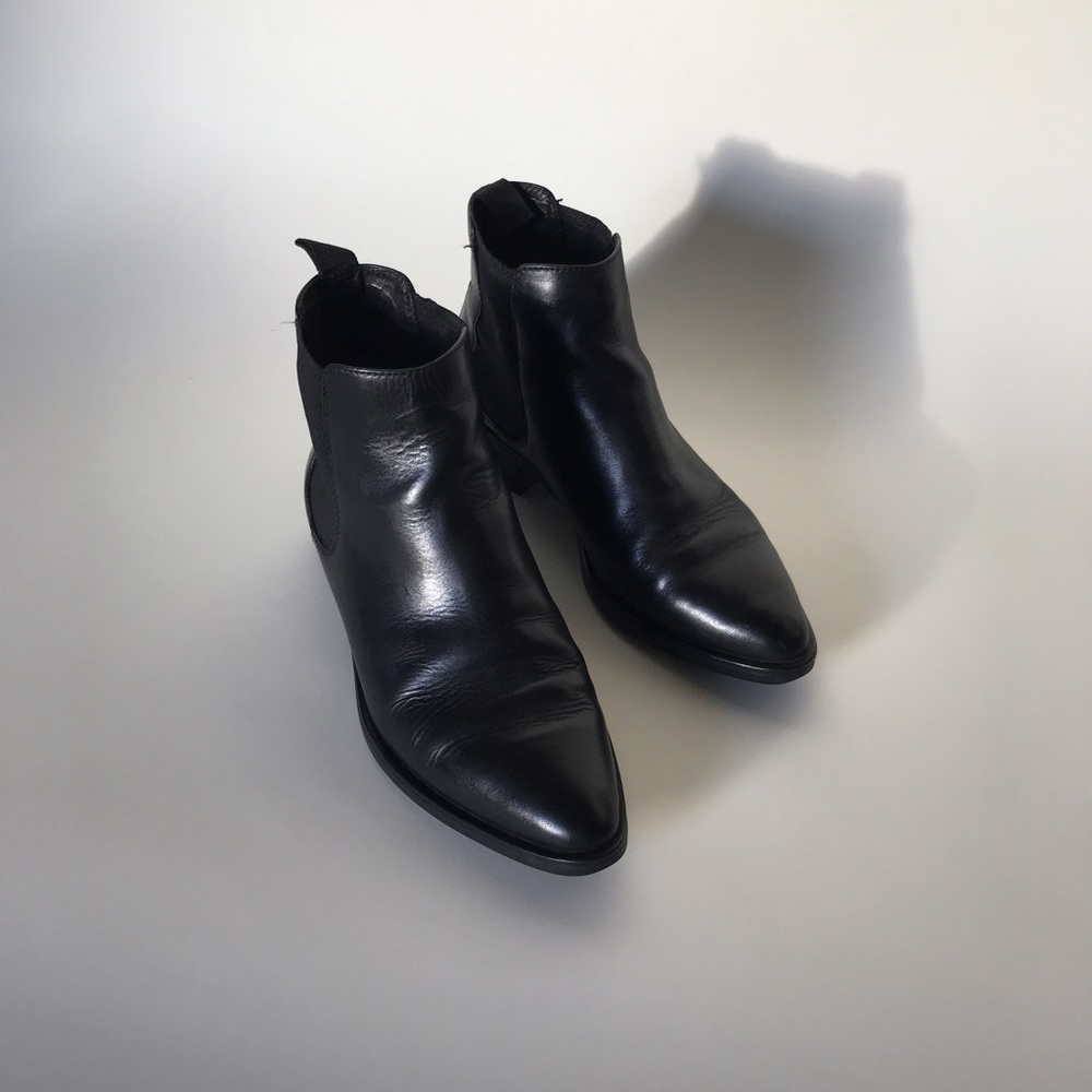 Vagabond black leather ankle boots