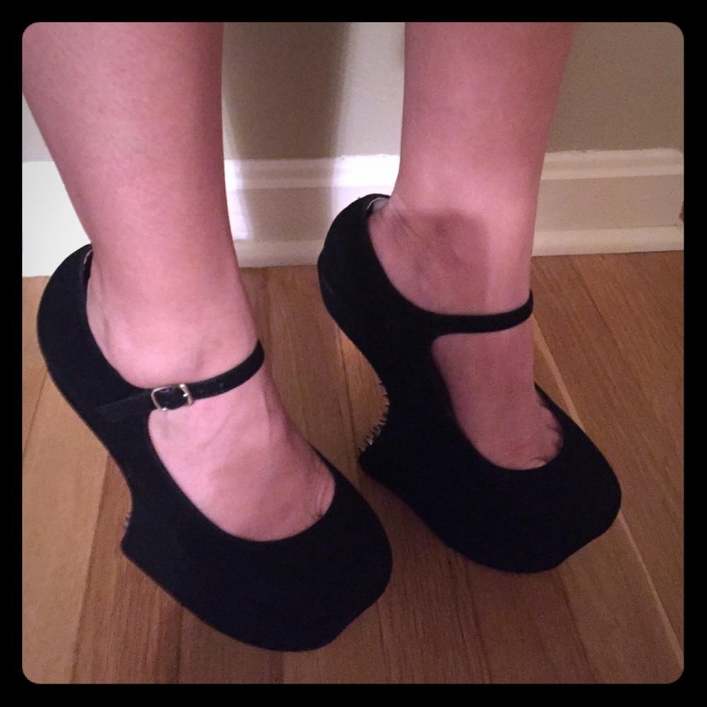 Heel-less Shoes