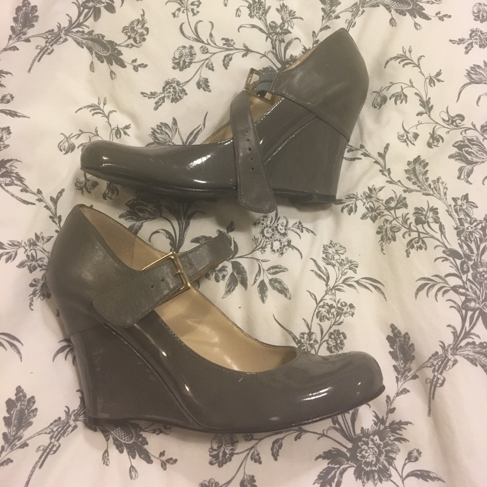 Grey wedges