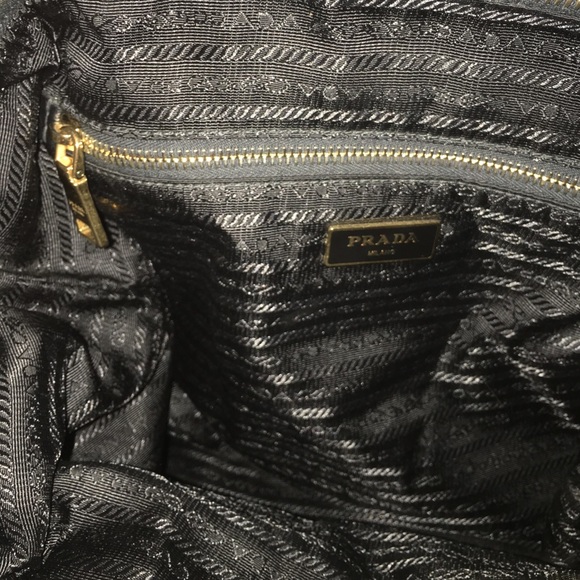 Prada Tote Bag with Crossbody Strap - Picture 5 of 9