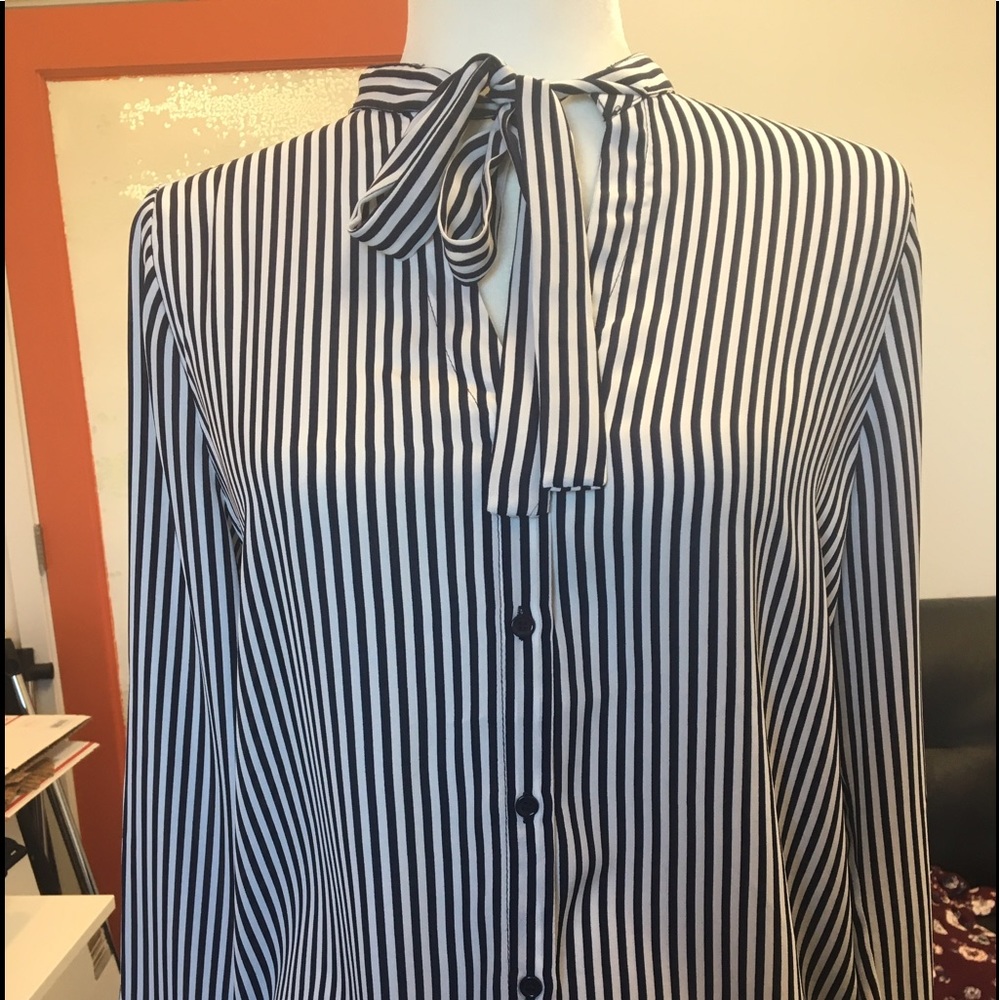 Striped tie-collar shirt